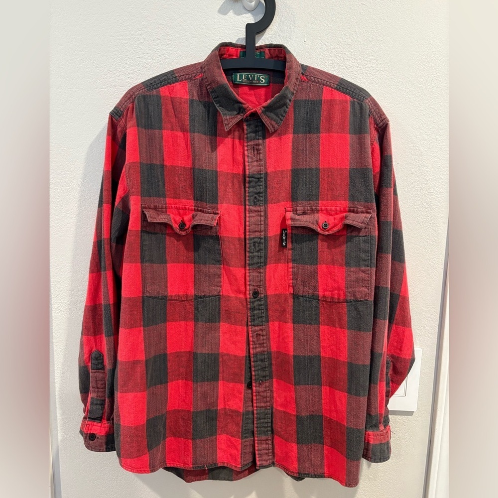 Vintage Y2K Men’s Levi’s Size L Plaid Flannel Shirt Red Black Grunge Style EUC - Picture 2 of 9